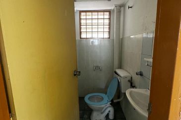 HOT DEAL! Very Well Maintained! Mawar Apartment Taman Sutera Kajang for Sale!