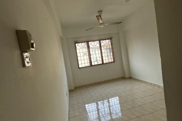 HOT DEAL! Very Well Maintained! Mawar Apartment Taman Sutera Kajang for Sale!