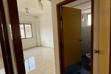 HOT DEAL! Very Well Maintained! Mawar Apartment Taman Sutera Kajang for Sale!