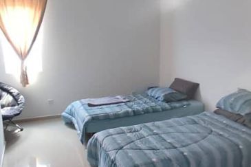 Corner lot! Casawood Cybersouth for SALE!