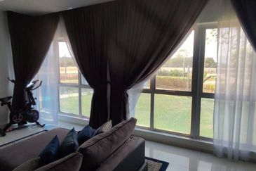 Corner lot! Casawood Cybersouth for SALE!