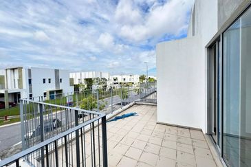 HOT DEAL! Corner lot! Double Storey Link House at Casawood Cybersouth for Sale!