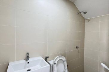 HOT DEAL! Corner lot! Double Storey Link House at Casawood Cybersouth for Sale!