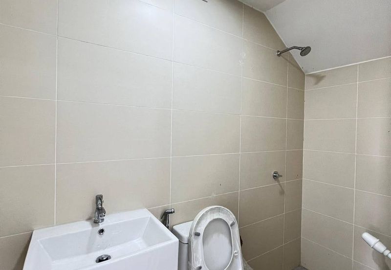 HOT DEAL! Corner lot! Double Storey Link House at Casawood Cybersouth for Sale!