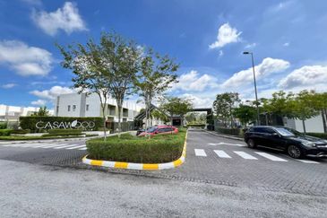 HOT DEAL! Corner lot! Double Storey Link House at Casawood Cybersouth for Sale!