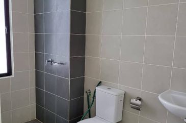 End Lot! Double Storey,  Partially Furnished! Residensi Sg Purun, Semenyih for  Rent!