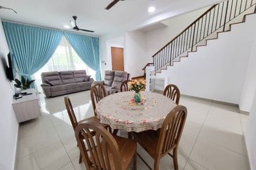 End Lot! Double Storey,  Partially Furnished! Residensi Sg Purun, Semenyih for  Rent!