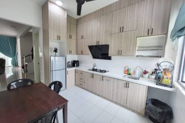 End Lot! Double Storey,  Partially Furnished! Residensi Sg Purun, Semenyih for  Rent!