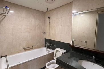 FULLY FURNISHED - I-Zen Kiara 2 Mont' Kiara for Sale!