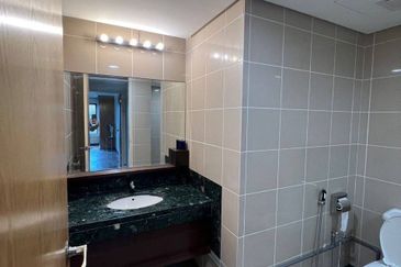 FULLY FURNISHED - I-Zen Kiara 2 Mont' Kiara for Sale!