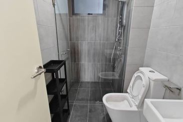 Meta City Residence at Seri Kembangan Near MRT for Rent!