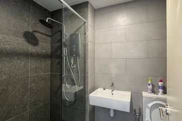 Meta City Residence at Seri Kembangan Near MRT for Rent!