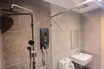 BEAUTIFUL BRAND NEW UNIT! Fully Furnished! Meta City Residence at Seri Kembangan Near MRT for Rent!