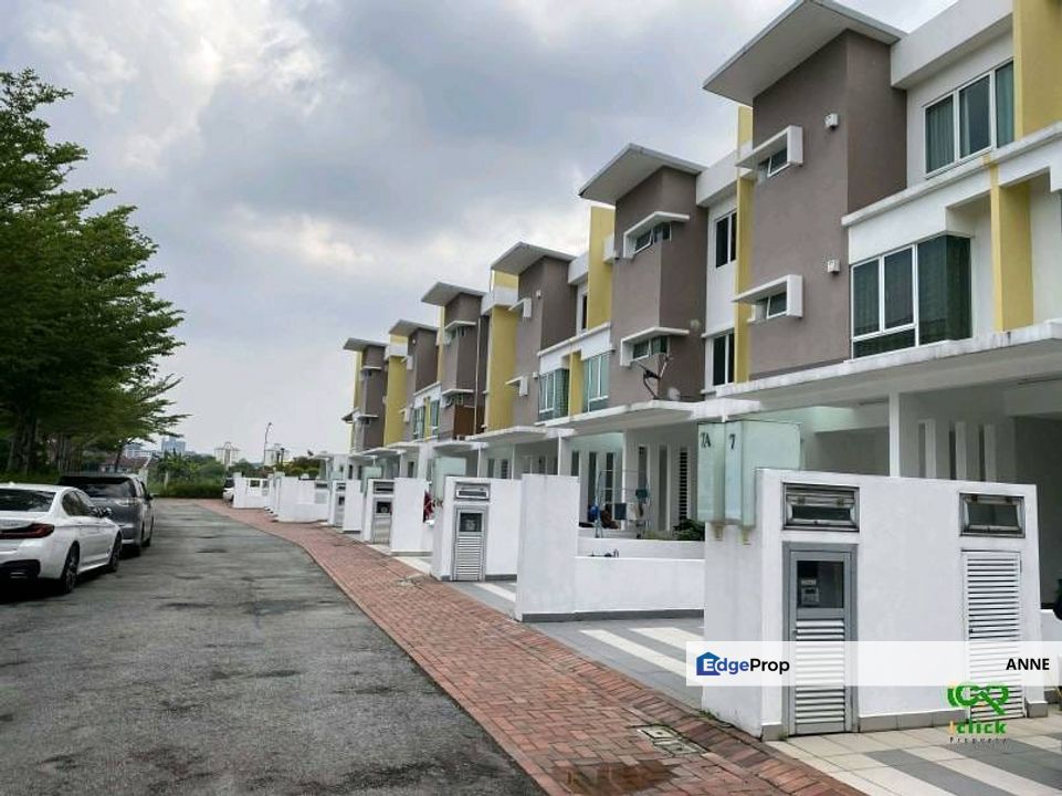 Aqua Villa Townhouse Sek 7 Shah Alam, Selangor, Shah Alam