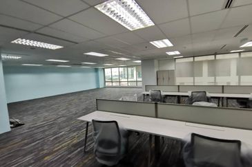 Damansara Uptown - Newly Fitted & Short walk to Mall