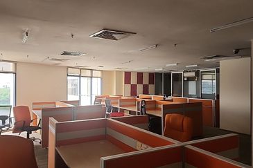 Sapura Mines-Lovely Modernly Fitted Bright Office
