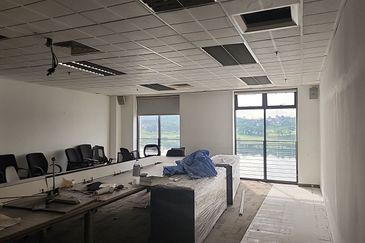 Sapura Mines-Lovely Modernly Fitted Bright Office