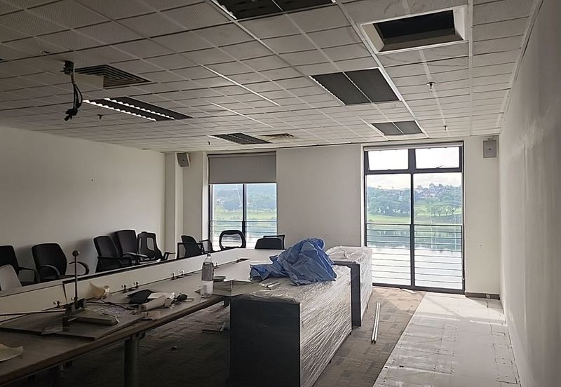 Sapura Mines-Lovely Modernly Fitted Bright Office