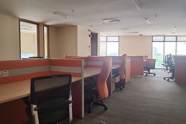 Sapura Mines-Lovely Modernly Fitted Bright Office