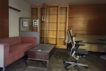 Sapura Mines-Lovely Modernly Fitted Bright Office