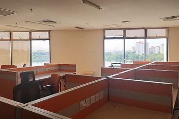 Sapura Mines-Lovely Modernly Fitted Bright Office