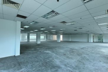 Prima 9-Nice Office w/Great View for Rent e/Option to Fitout
