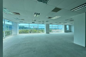 Prima 10-Nice Office w/Great View for Rent e/Option to Fitout 