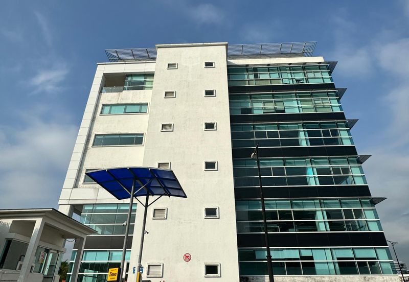 Prima 10-Nice Office w/Great View for Rent e/Option to Fitout 