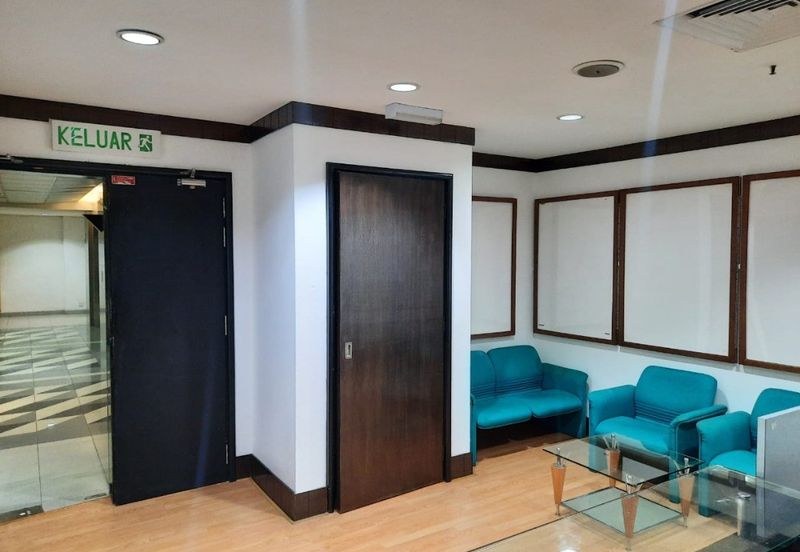 Menara Amcorp-Exquisitely Modern Fully Fitted Office for Sale