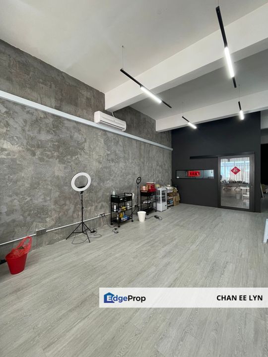 Taipan Business Centre-Lovely Minimalist Partially Fitted off for Rent, Selangor, Subang Jaya