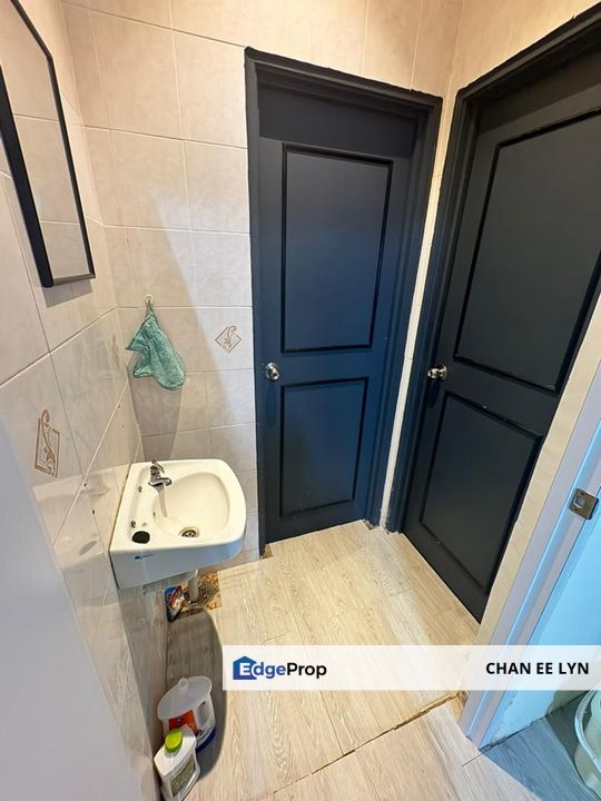 Taipan Business Centre-Lovely Minimalist Partially Fitted off for Rent, Selangor, Subang Jaya