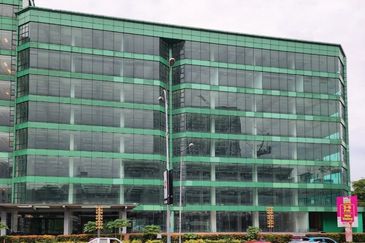 Life Plaza - Perfect for Car/Furniture Showroom, Galery, School and Medical Centre 