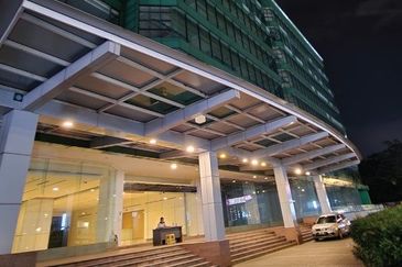 Life Plaza - Perfect for Car/Furniture Showroom, Galery, School and Medical Centre 