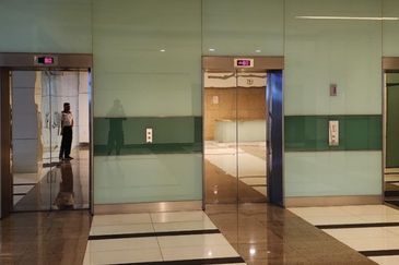 Life Plaza - Perfect for Car/Furniture Showroom, Galery, School and Medical Centre 