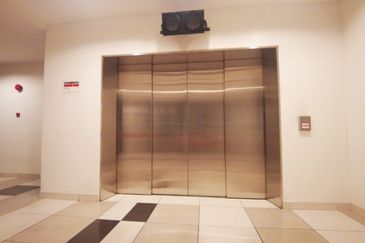 Life Plaza - Perfect for Car/Furniture Showroom, Galery, School and Medical Centre 