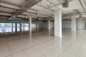 Life Plaza - Perfect for Car/Furniture Showroom, Galery, School and Medical Centre 