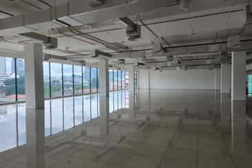 Life Plaza - Perfect for Car/Furniture Showroom, Galery, School and Medical Centre 