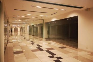 Life Plaza - Perfect for Car/Furniture Showroom, Galery, School and Medical Centre 