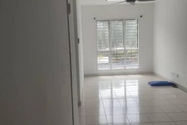 Azaria Apartment @ Bandar Paklands