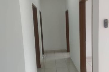 Azaria Apartment @ Bandar Paklands