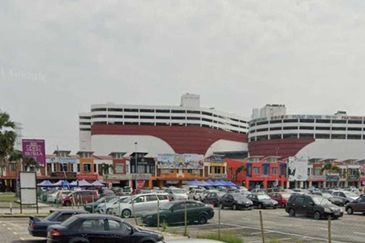 Ambang botaniac jalan kasuarina