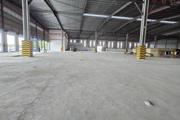 West Port, Pulau Indah