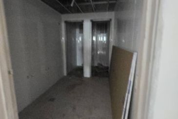 West Port, Pulau Indah