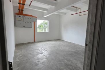 West Port, Pulau Indah