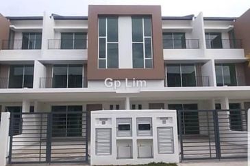 Bandar botanic aramaya 3sty house for sale or rent