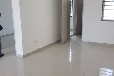 Bandar botanic aramaya 3sty house for sale or rent