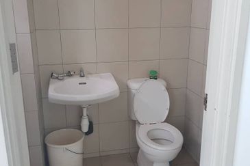 Bandar botanic aramaya 3sty house for sale or rent