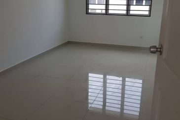 Bandar botanic aramaya 3sty house for sale or rent