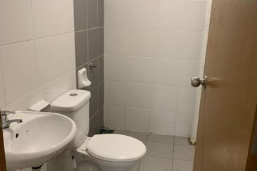 Azaria Apartment @ Bandar Paklands