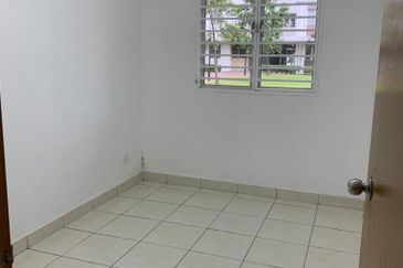 Azaria Apartment @ Bandar Paklands